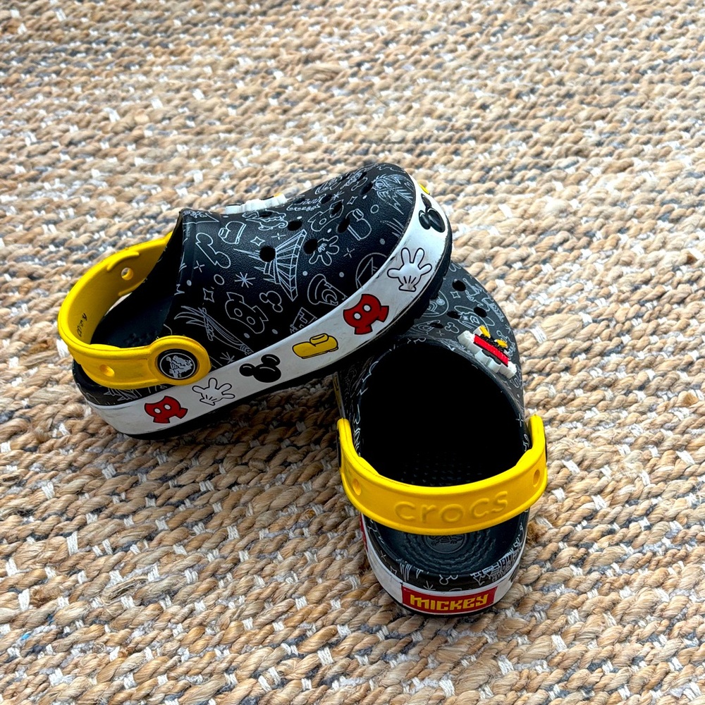 Mickey Mouse Lite Up Classic Croc Clog 
Size c9